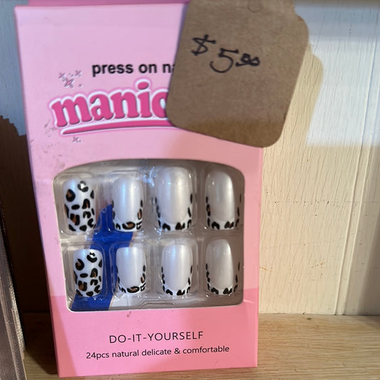 Press on nails