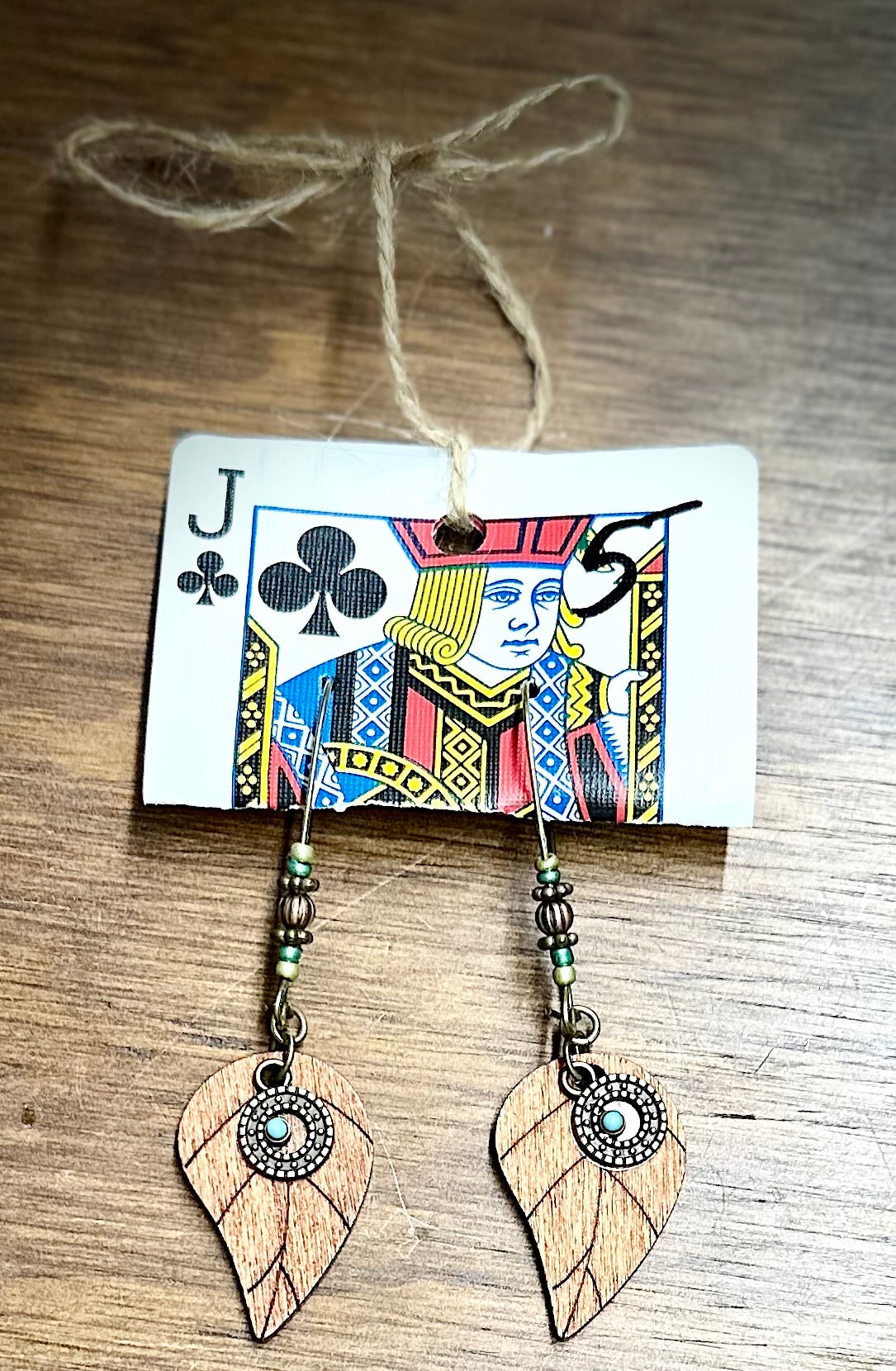 Bronze wooden leaf earrings (Jack of clubs)