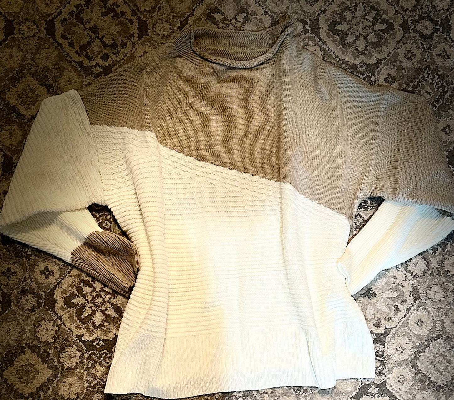 Grey & white sweater - large