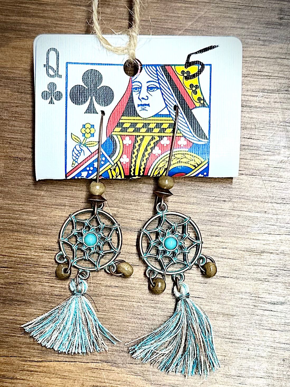 Turquoise and bronze earring, queen of clubs